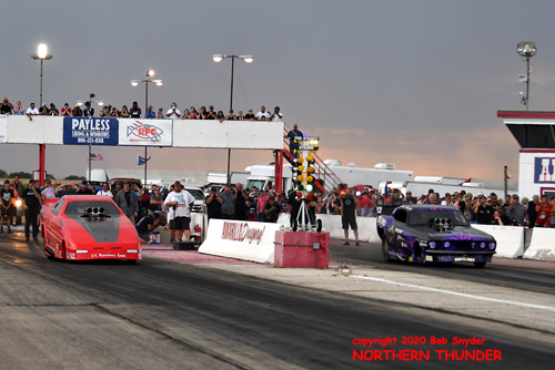 (left lane) Steve Vang - 'Weekend 
Warrior' vs (right lane) Kebin Kinsley - 'Wild Child'